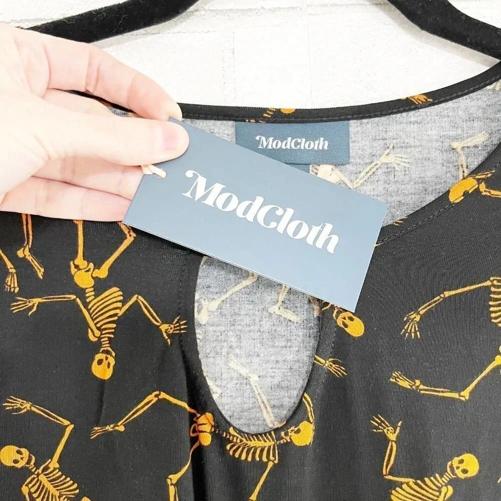 Modcloth Black & Orange Halloween Spooky Dancing Skeleton Print Tee Shirt - Picture 4 of 6